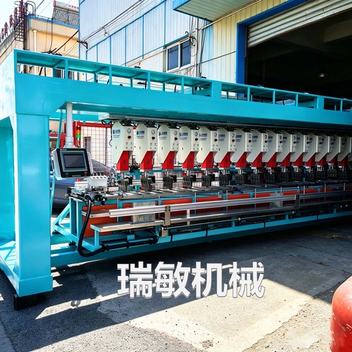 全新一代全自动土工格室焊接设备生产线