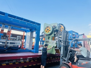 全新一代全自动土工格室焊接设备生产线